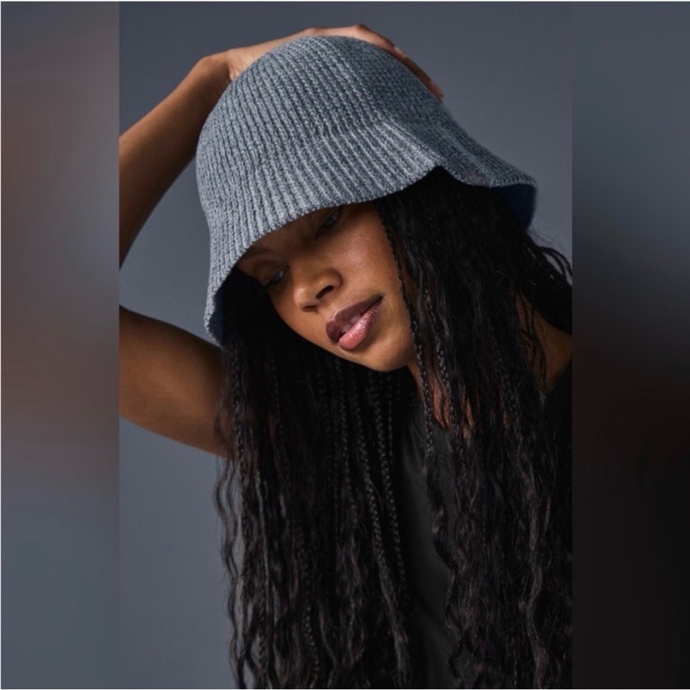 ALO NWT Denim Knit Cloche Hat